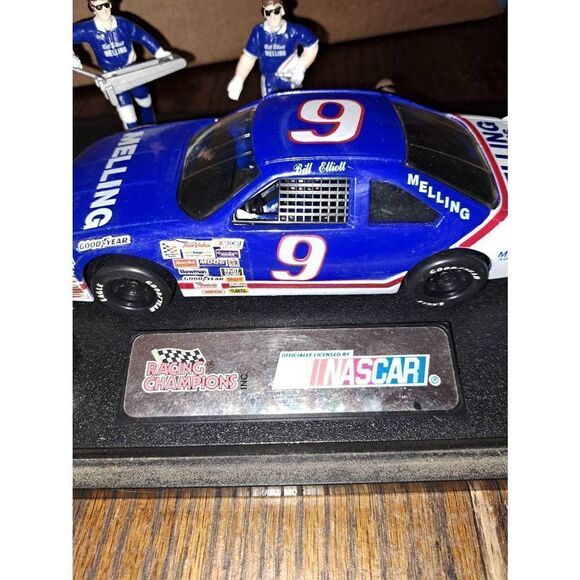 Vintage 1992 Racing Champions Bill Elliott #9 Melling 1:24 Car and Pit Crew - Picture 6 of 11